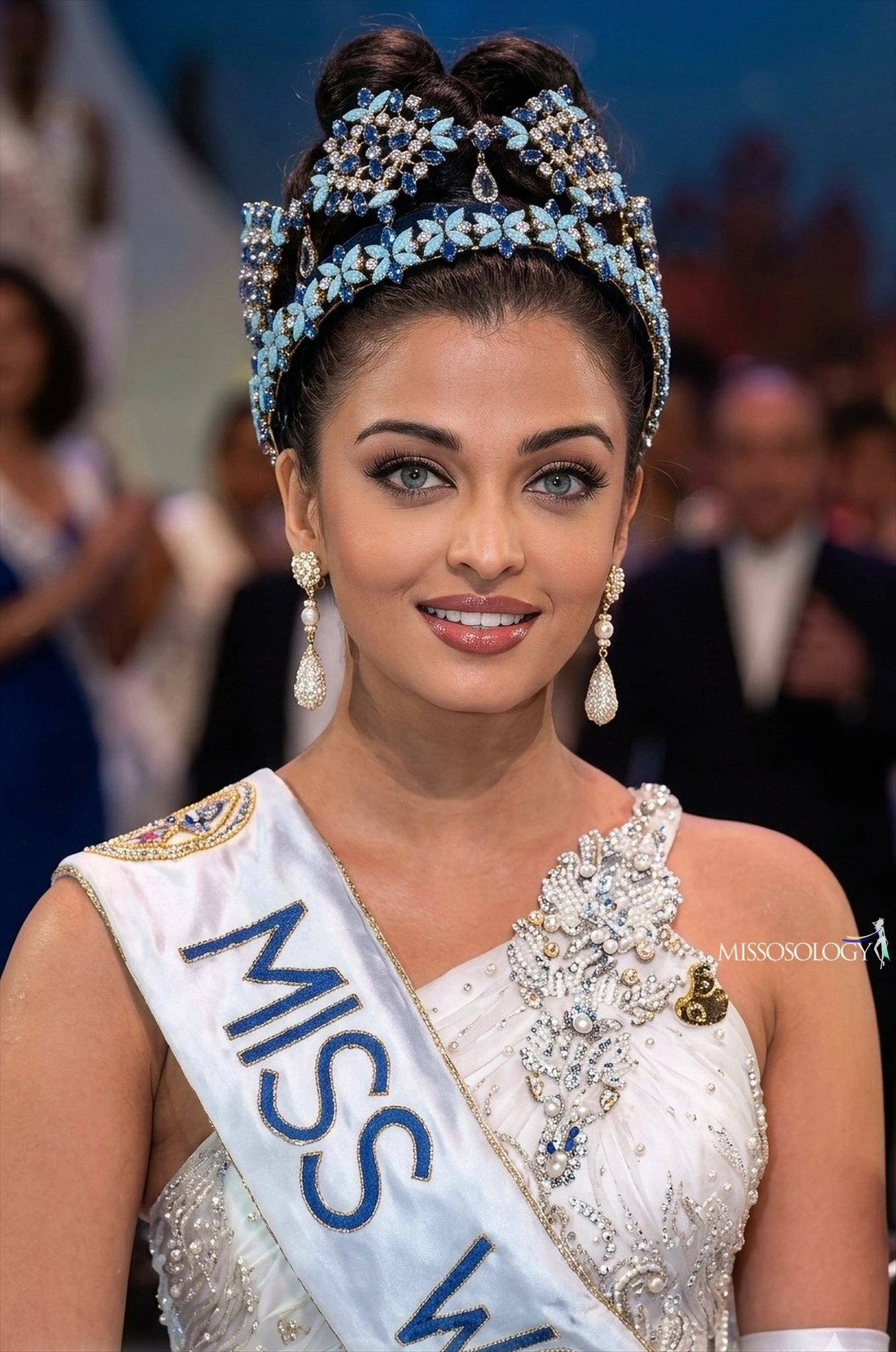 Sự xuất hiện của Aishwarya Rai trong các chiến dịch truyền thông thời trẻ đã tạo nên cơn sốt lớn