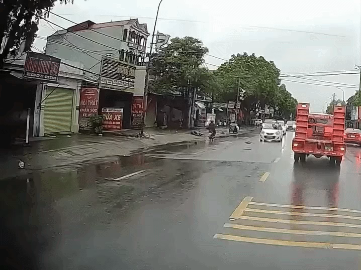 Hà Nội: Sự thật vụ con rể nằm trên nóc ô tô đang chạy vì tranh chấp xe