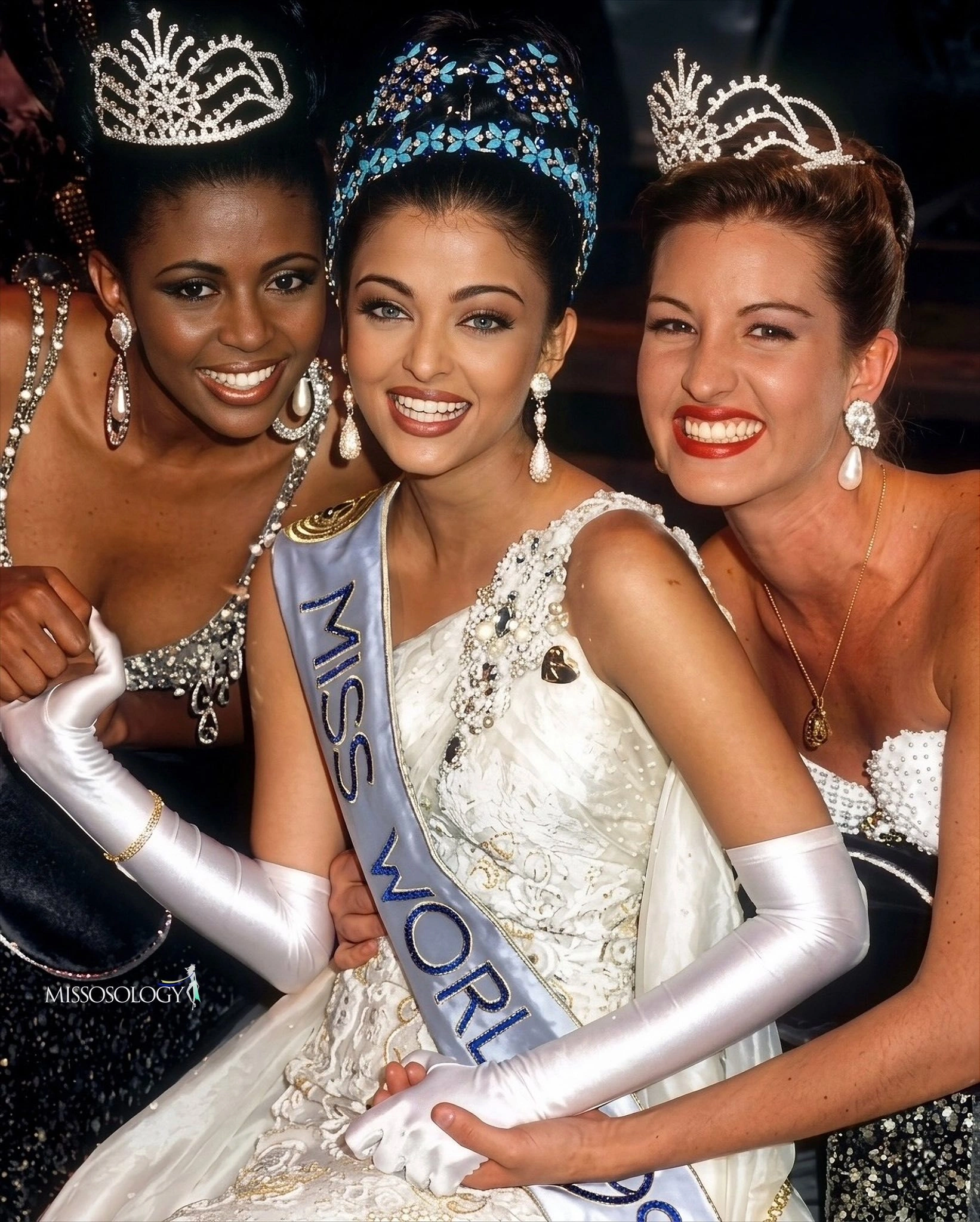 Vẻ đẹp thanh xuân của Aishwarya Rai mang đậm nét đặc trưng của vùng Nam Á