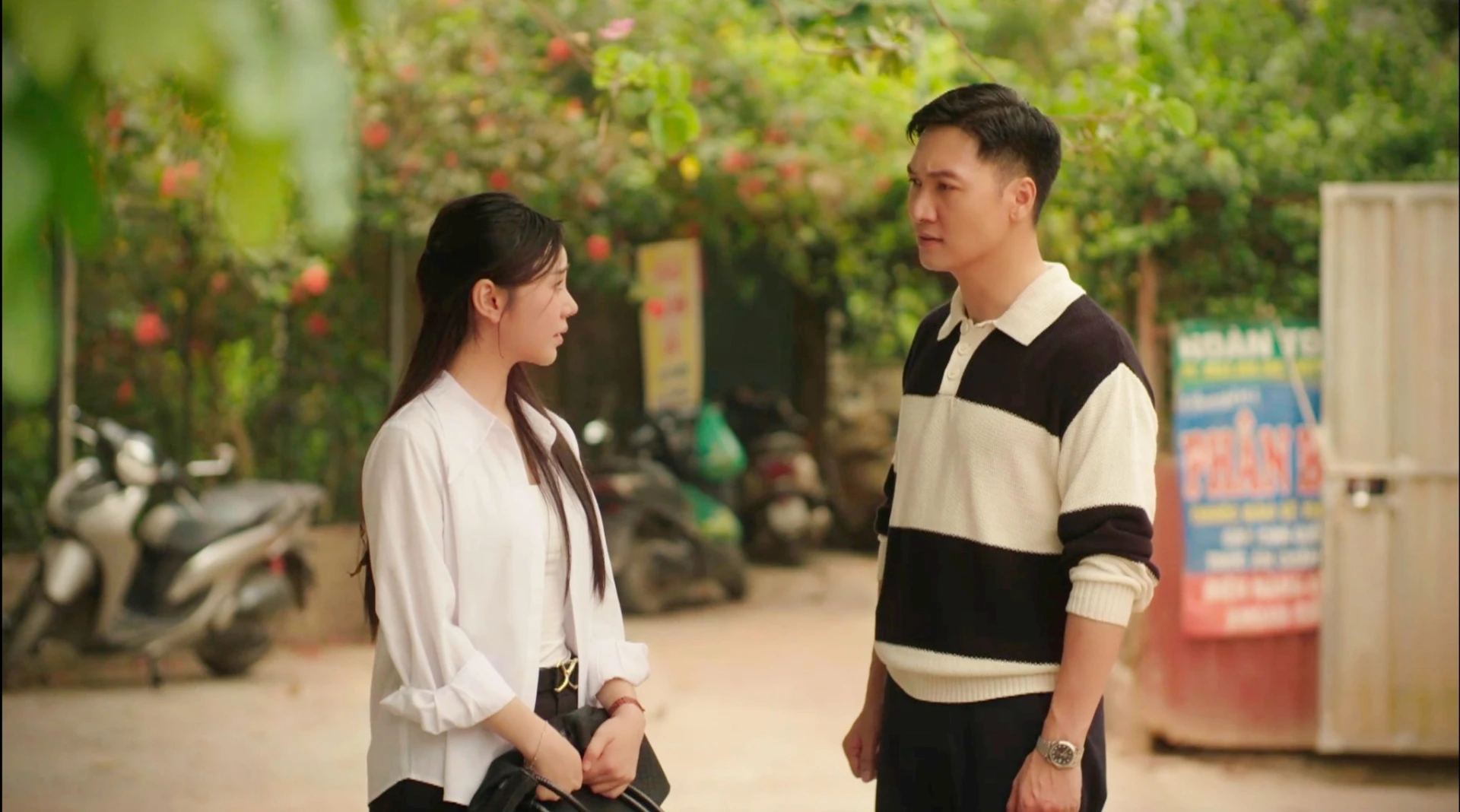 Lâm đóng vai trò then chốt khi cứu Thương khỏi vòng xoáy tín dụng đen và hỗ trợ giải quyết nợ nần với Mai Ly