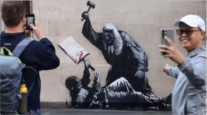Nghệ sĩ đường phố Banksy và sự bí ẩn về danh tính thực sự
