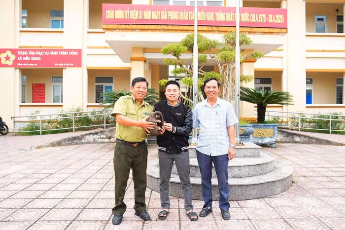 Quảng Trị: Người dân tự nguyện bàn giao cá thể tê tê quý hiếm
