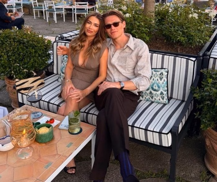 McTominay và bạn gái nhận được nhiều lời khen ngợi về sự đẹp đôi.