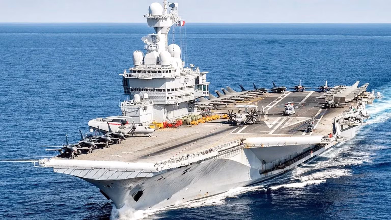 Việc điều động tàu sân bay Charles de Gaulle thể hiện năng lực và quyết tâm của liên minh quốc tế trong việc ổn định an ninh vùng Vịnh. (Nguồn: newswires)